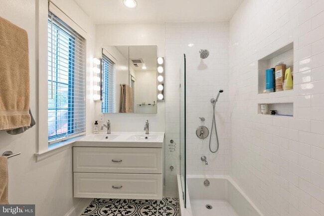 Building Photo - 5534 Nevada Ave NW