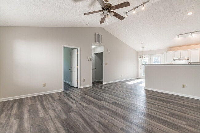 Building Photo - Three bedroom rental on Woodhaven Pl