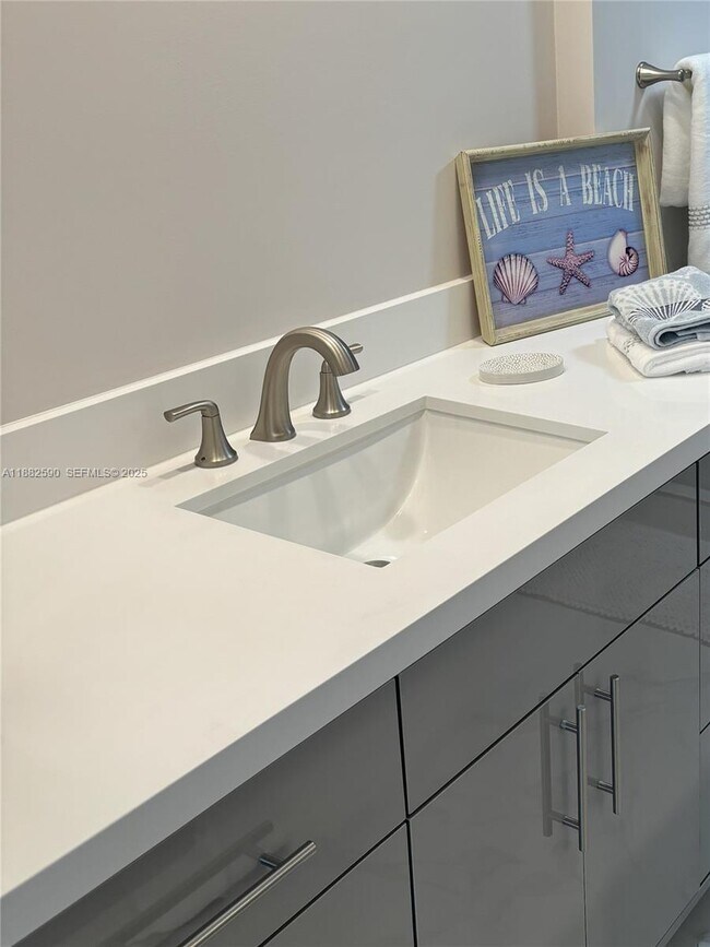 Building Photo - 5701 Collins Ave