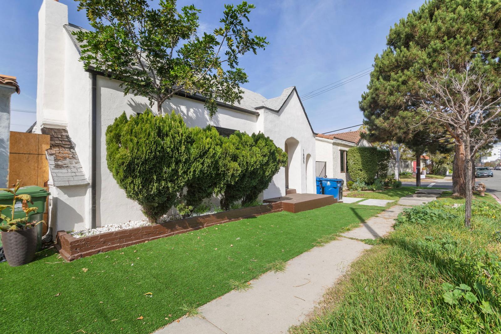 Building Photo - 1605 S Curson Ave