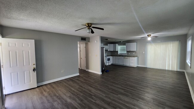 Building Photo - All Fresh and New! 3 bedroom home Availabl...