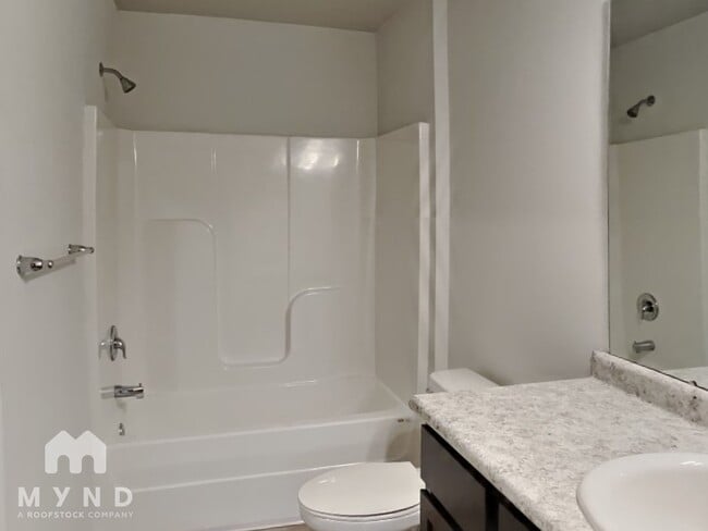 Building Photo - 32 Brown Thrasher Ct