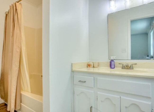 Building Photo - OCEANFRONT FURNISHED OFF-SEASON MONTHLY RE...