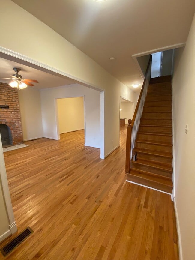 Building Photo - 1210 N 21st St