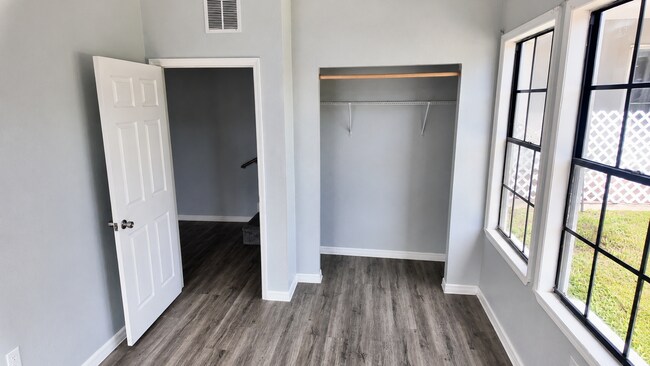 Building Photo - Huge 4BR/1BA Dade City Home with a Massive Backyard!