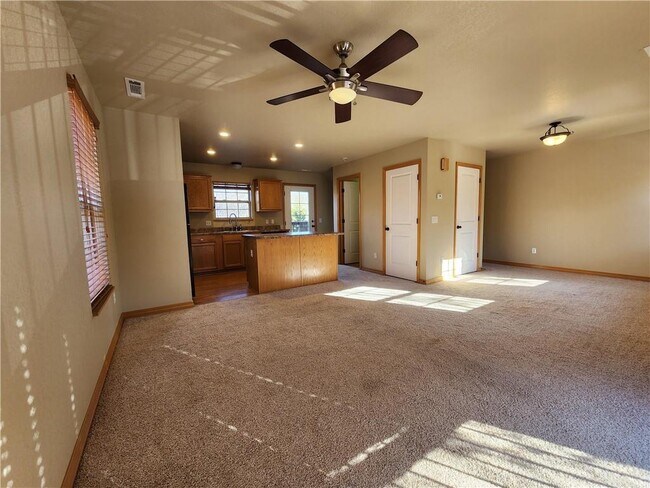 Building Photo - 2858 W Redstone Dr