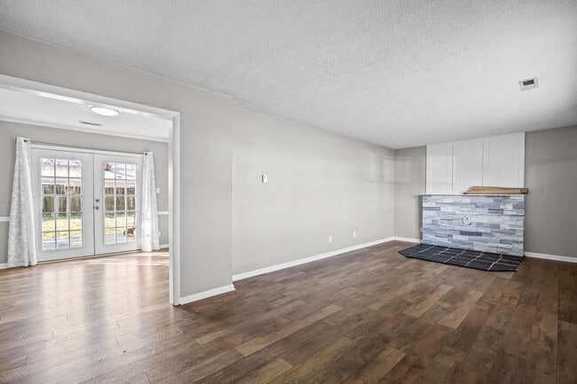 Building Photo - Charming Ranch Home Near Mt. Trashmore & Naval Bases