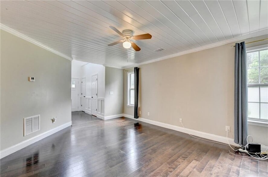 Building Photo - 725 Manor Glen Dr NW