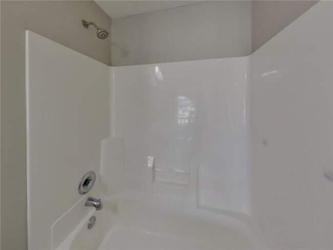 Building Photo - 516 Lincoln Dr NE