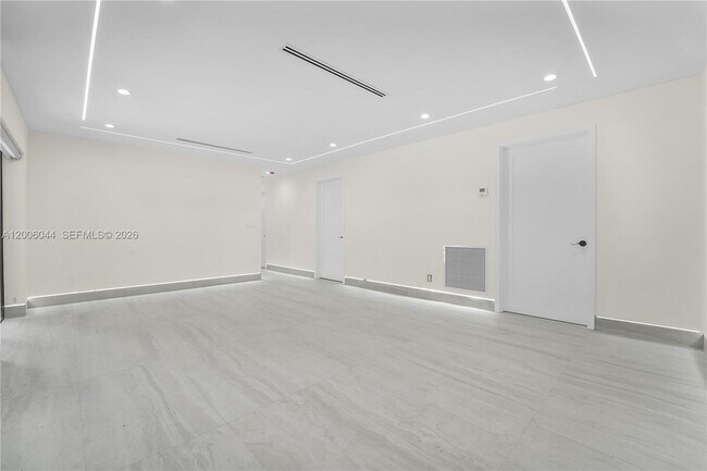 Building Photo - 4700 SW 110th Ave