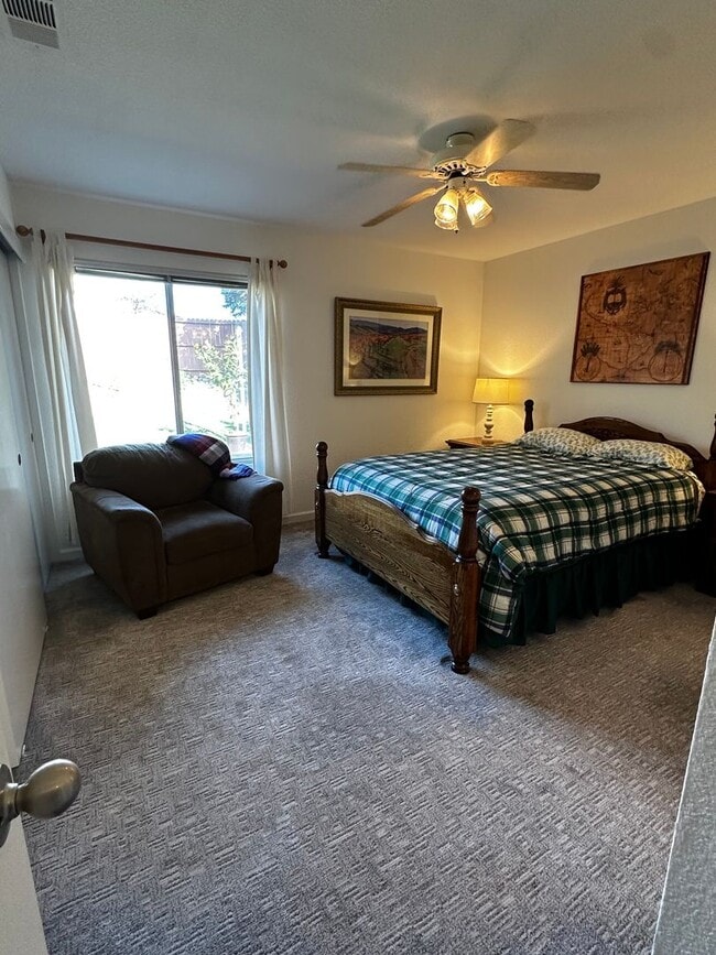 Building Photo - 2 Bedroom Ready For You!