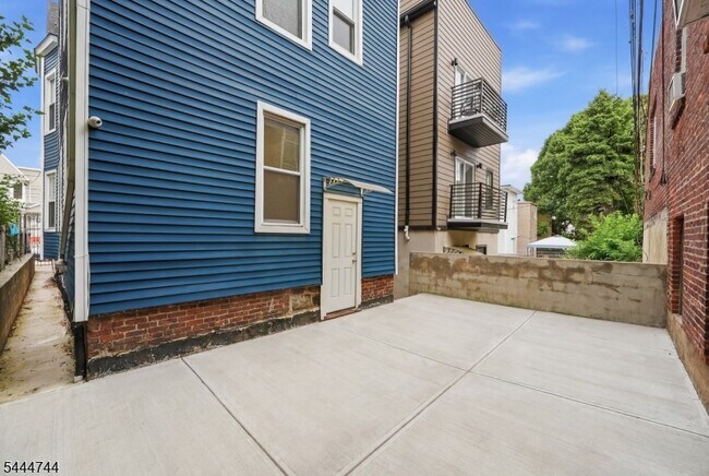 Building Photo - 244 Clinton Ave