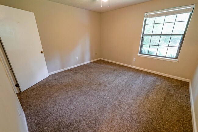 Building Photo - 2230 Mandrell Ct