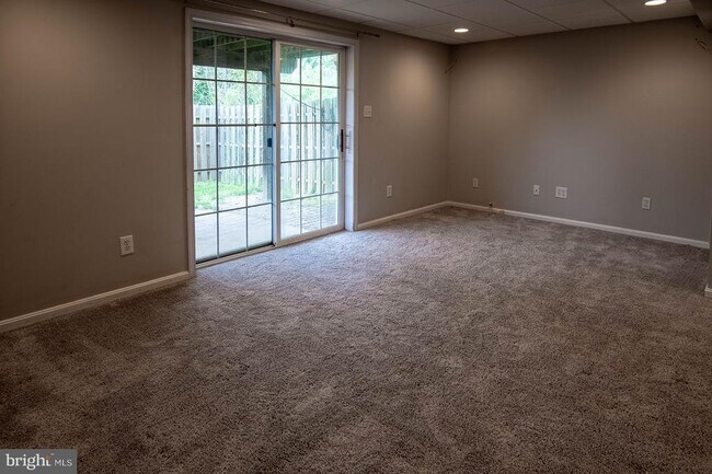 Building Photo - 5620 Queen Anne Ct