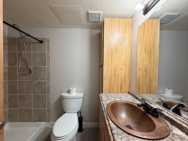 Building Photo - 5-Bedroom Aurora Home with Smart Layout & Private Lower-Level Entrance