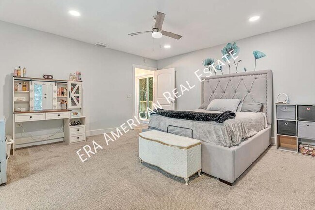 Building Photo - 2037 Lewis Turner Blvd