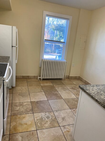 Building Photo - 1605 E 4th St