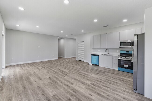 Building Photo - 1134 Sunrise Blvd