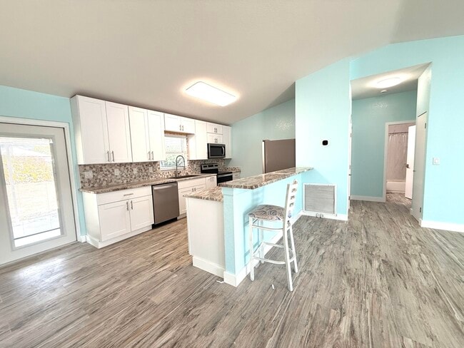 Building Photo - 15859 68th Ct N