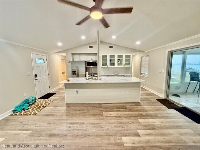 Building Photo - 403 Lake Lotela Dr