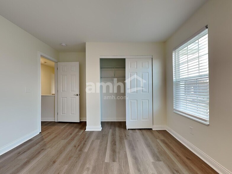 Building Photo - 2243 Bluegrama Dr
