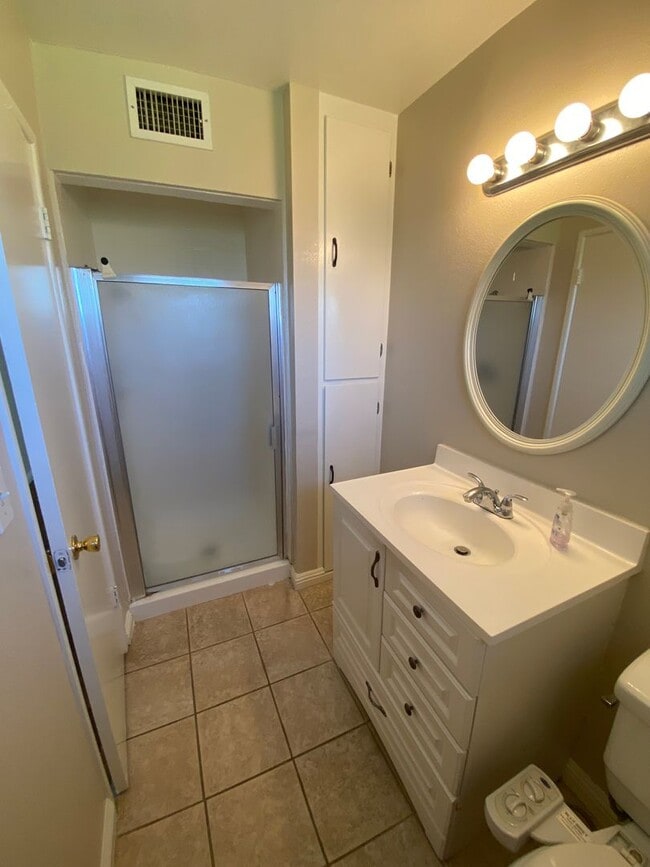 Building Photo - Remodeled 3 Bedroom Lakewood House For Rent-Ready For Move-in ASAP!