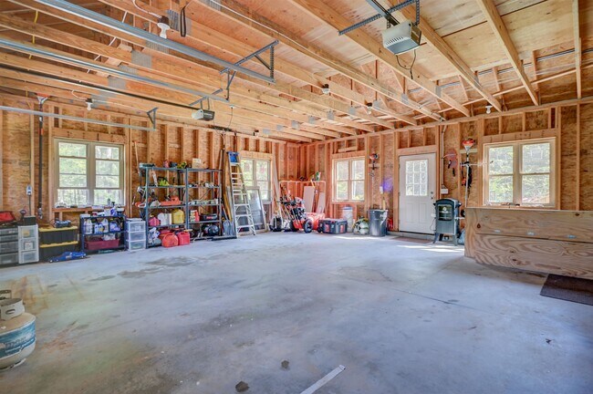 Building Photo - 419 Winter Rd