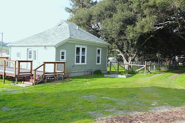 Building Photo - 121 McBrown Rd