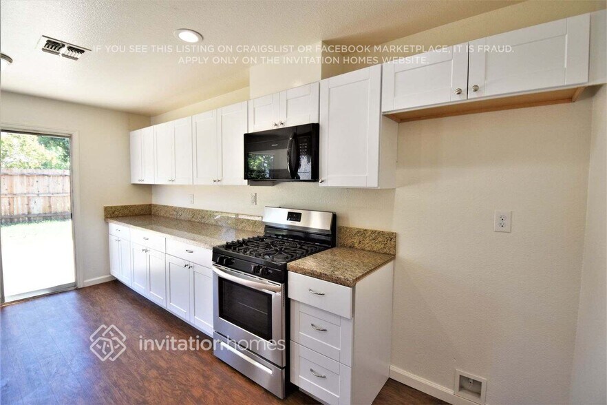 Building Photo - 8600 Luciano Ct