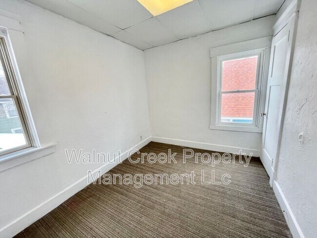 Building Photo - 1184 W 8th St