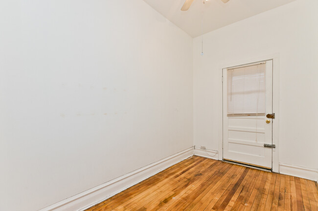 Building Photo - 1037 S Racine Ave