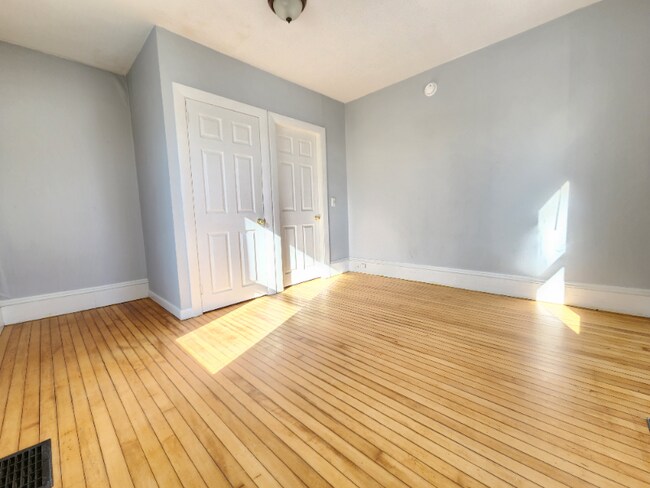 Building Photo - 72 Pier St