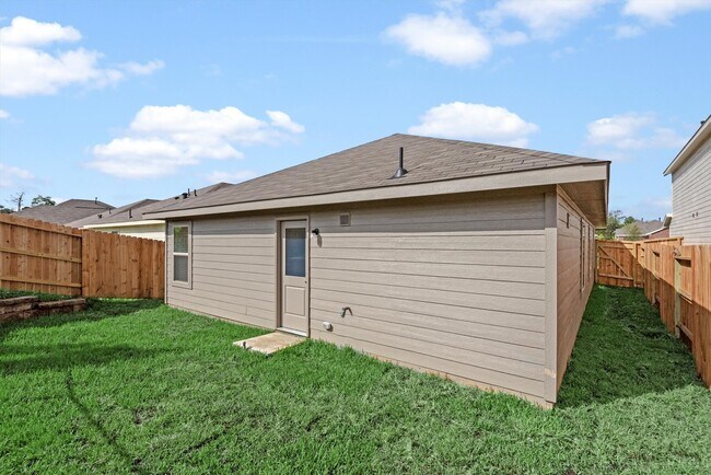 Building Photo - 1525 San Sebastien Dr