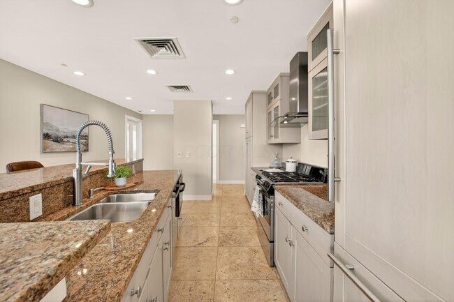 Building Photo - 1 Miranova Pl