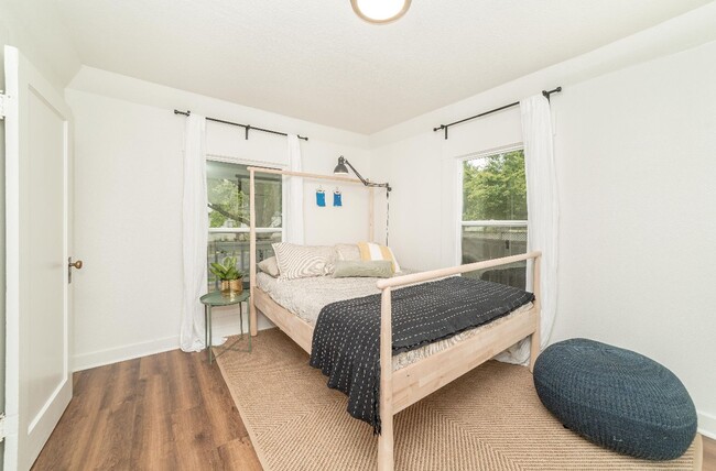 Building Photo - Charming Downtown Vancouver Bungalow