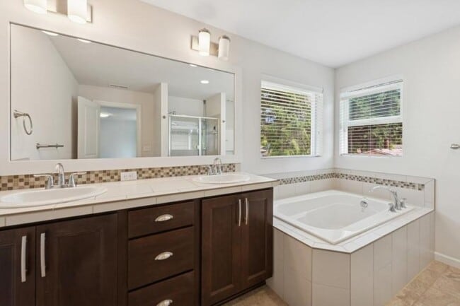 Building Photo - 3 bedroom in Bothell WA 98012