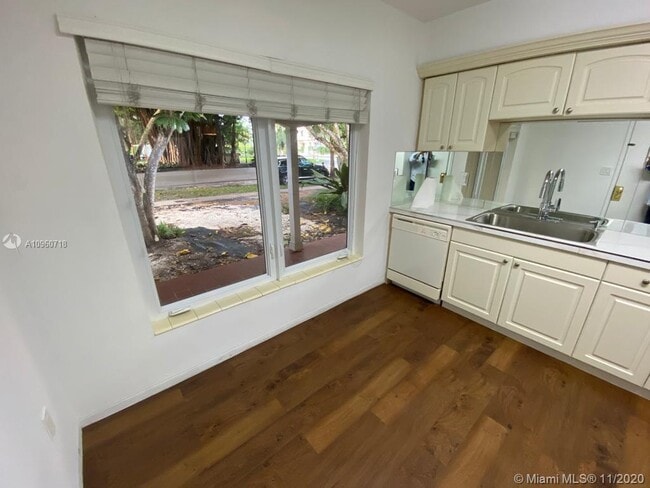 Building Photo - 800 Andalusia Ave