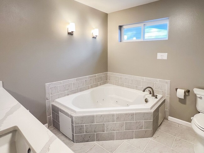 Building Photo - 13128 12th Dr SE