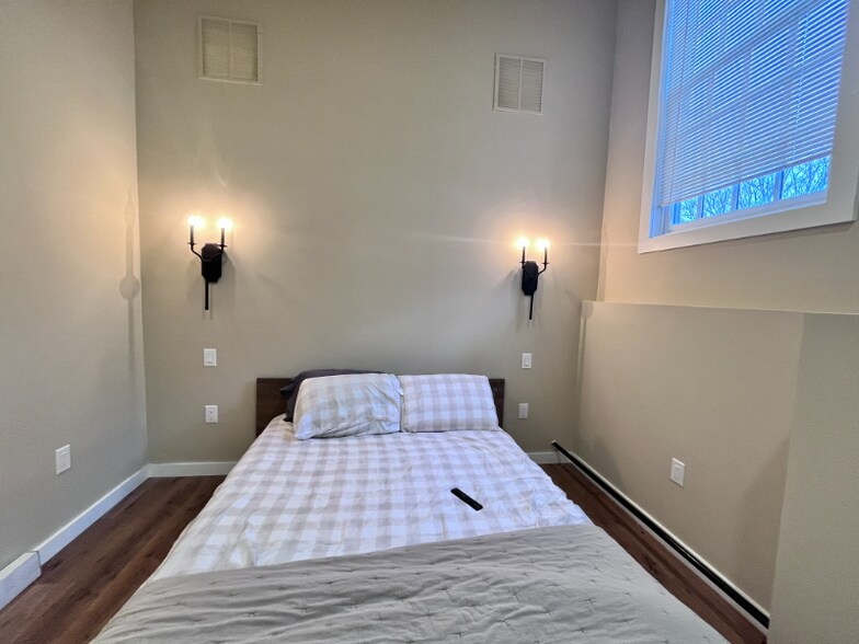 Building Photo - 2614 Boston Post Rd