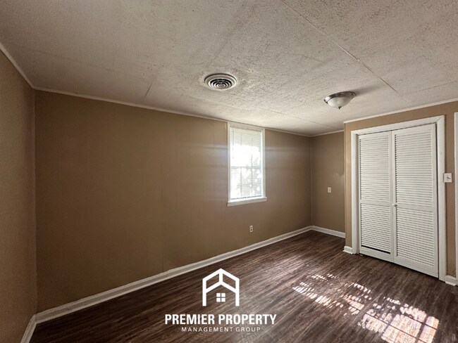 Building Photo - Move-In Ready 4BR Home in 38134 - Airy Living Spaces & Private Backyard
