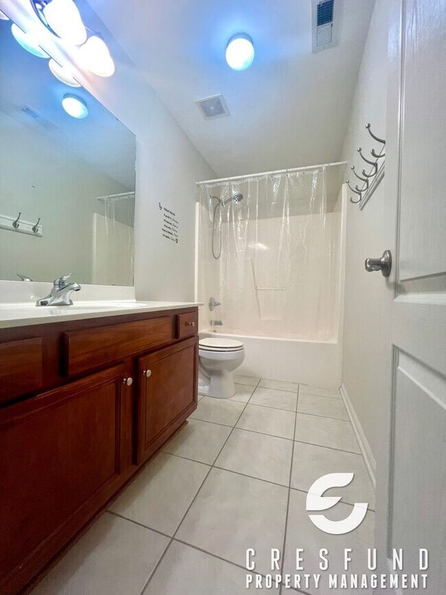 Building Photo - 3bedroom 2.5 Bath Home in Overhills Creek-...