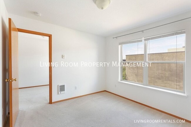 Building Photo - 3715 NE Grand Ave