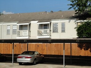 Building Photo - 11710 Southlake Dr