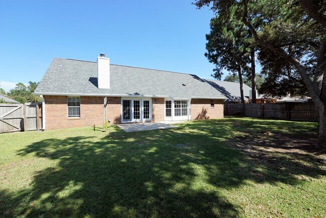 Building Photo - Spacious 5-Bedroom Home in Gated Parkwood ...