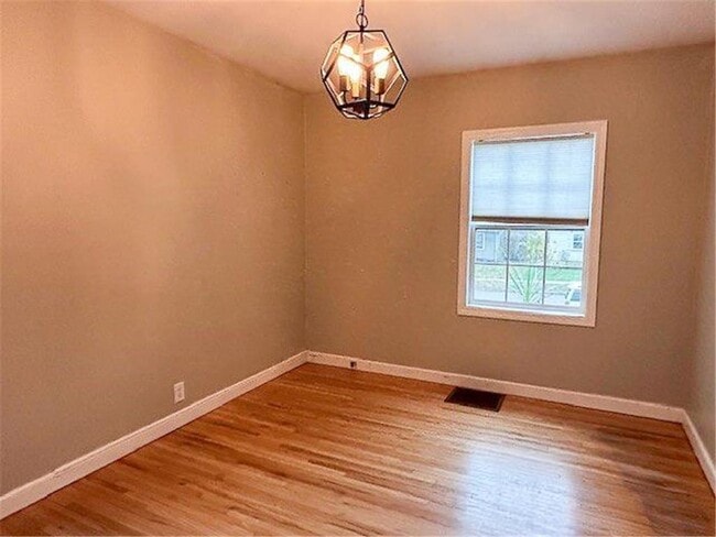 Building Photo - 2836 Dakota Ave S