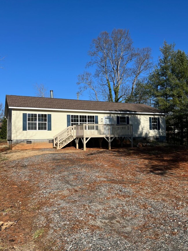 Building Photo - 3 Bed 2 Bath on Wooded lot