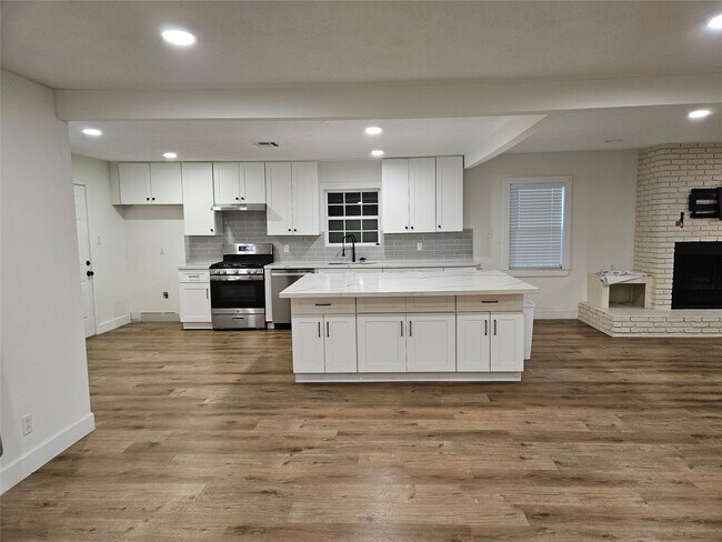 Building Photo - 6446 Brookside Dr