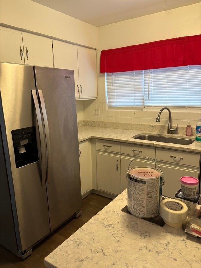 Building Photo - 109 Paramount Dr