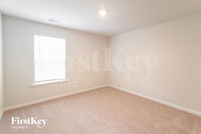 Building Photo - 348 Bering Ln