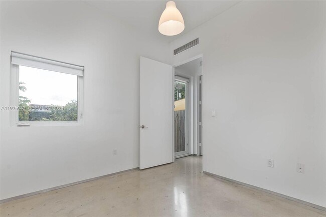 Building Photo - 3660 SW 24th Ter